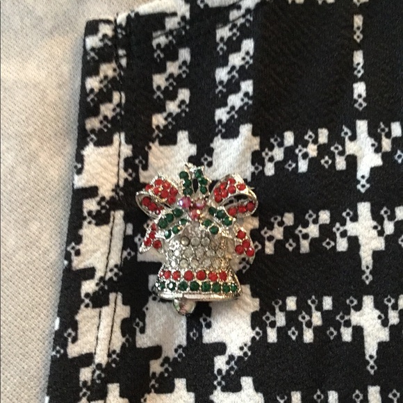 1 left! Set of 2 Christmas Bell Rhinestone Bow Bling Brooches - Picture 8 of 9